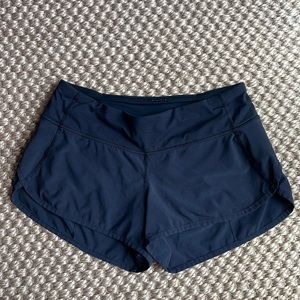 Womens Lululemon 2.5 inch speed up short, black size 4
